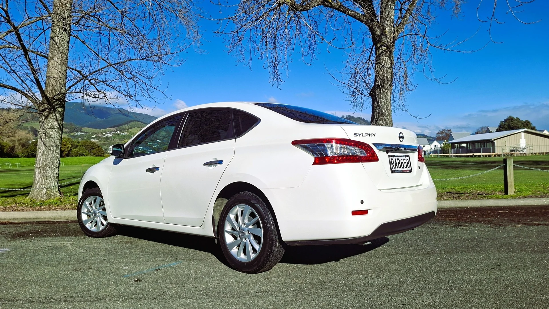 2016 Nissan Sylphy - One Owner in NZ - Thumbnail 3