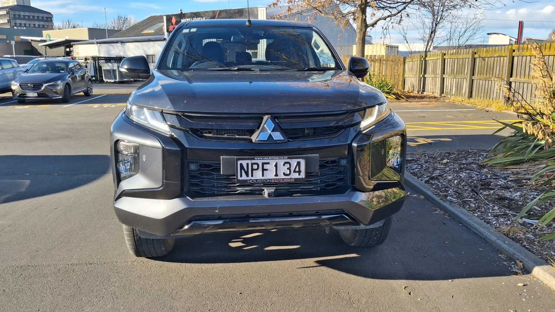 2021 Mitsubishi Triton DC Glsb 4WD 6AT 2.4D - Thumbnail 2