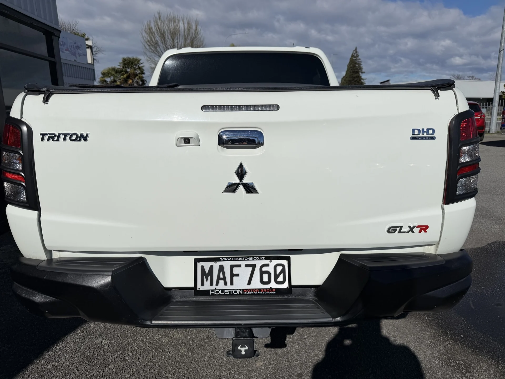 2016 Mitsubishi Triton D/cab Glxr 2.4D/5AT/2WD - Thumbnail 3