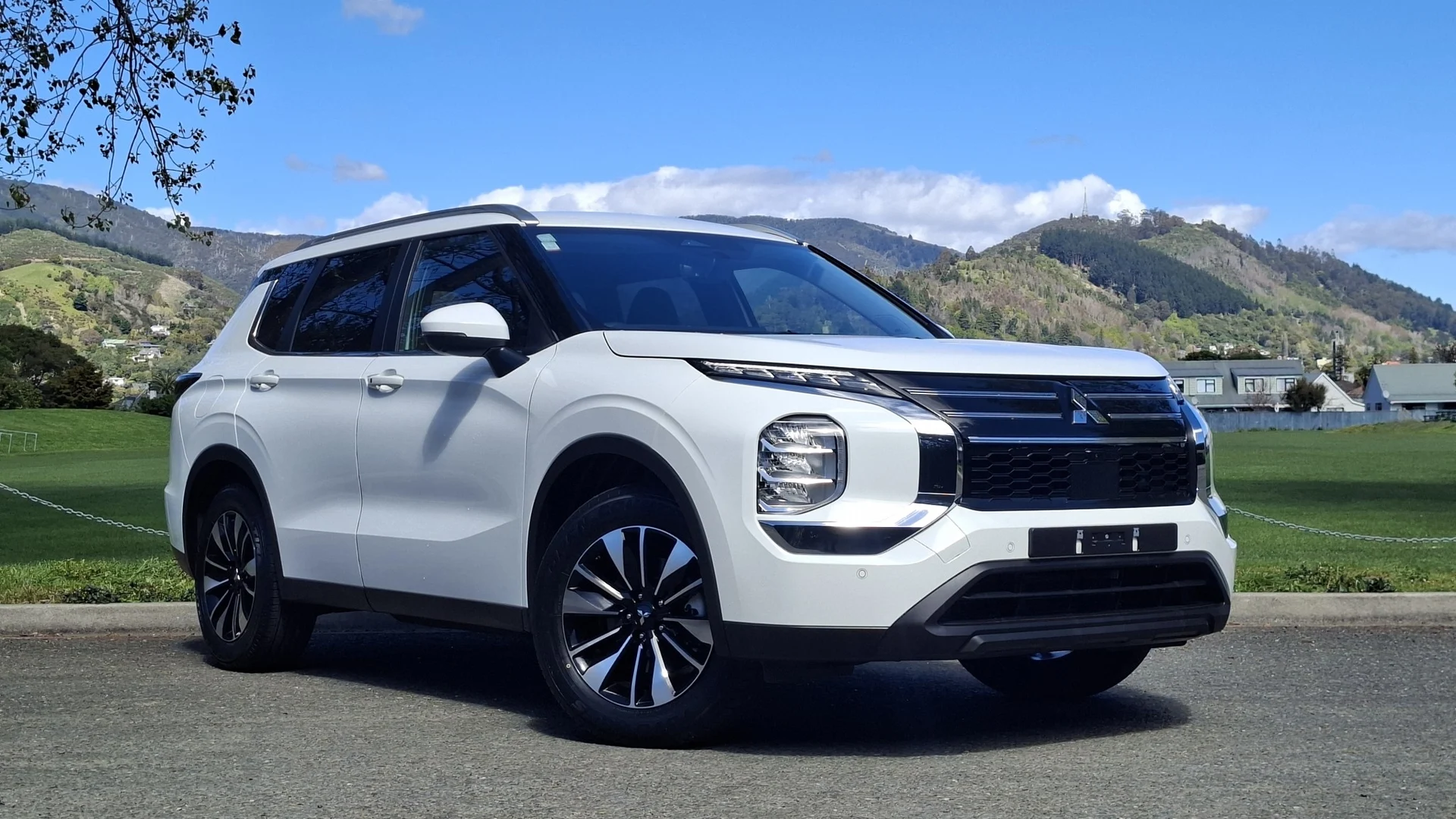 2026 Mitsubishi Outlander LS 2WD - - View 1
