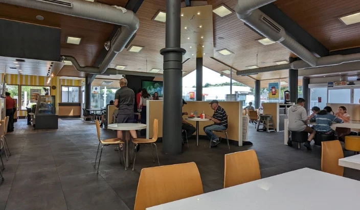 McDonalds Restaurant Nelson - Thumbnail 3