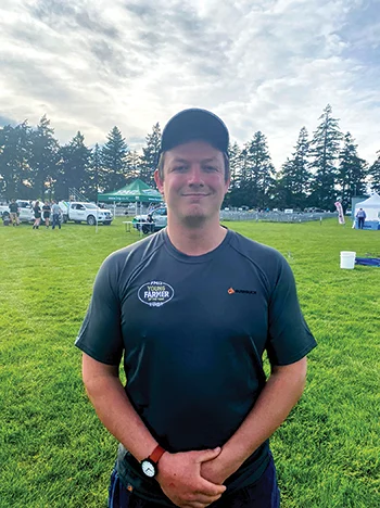 Young Farmer contestant 
giving back to community