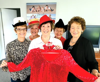 Glam-nans back on the leg-kicking trail