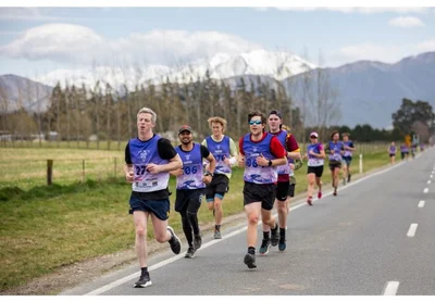 High winds don’t deter going from Peak to Pub