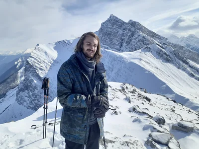 Blind skier takes on Mt Hutt, with a little bit of help