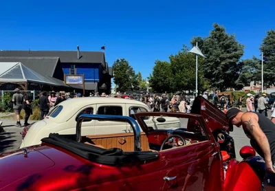 Thousands turn out for Hot Rod show