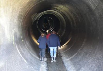 Hundreds flock to walk the siphon