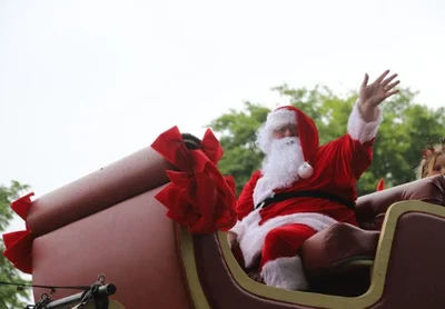 Community rallies to save Santa Parade
