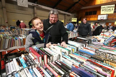 Book-lovers search for treasure
