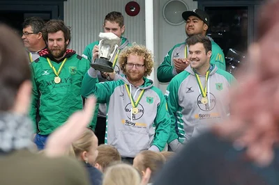 Cup-winners make special school stop-off