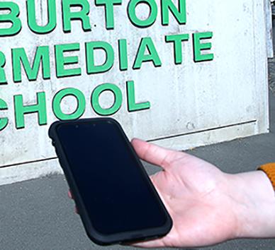 Cellphones 'need to be managed' - principal